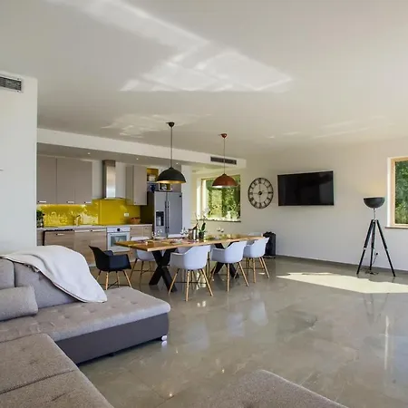 Yanko Holiday home *
